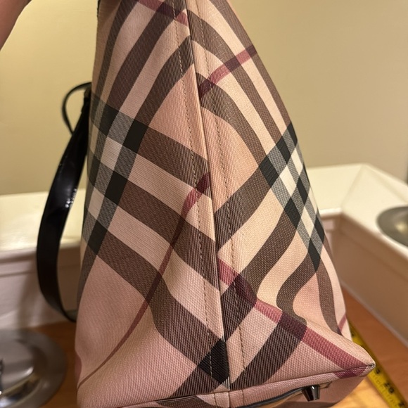 Burberry Novacheck Tote - Picture 7 of 11